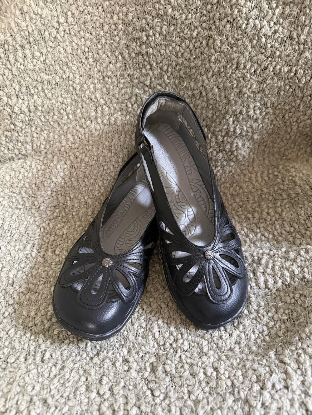 JBU Black Vegan Leather Juniper Cut-Out Flower Slip-On Shoes -Sz7.5 - EUC